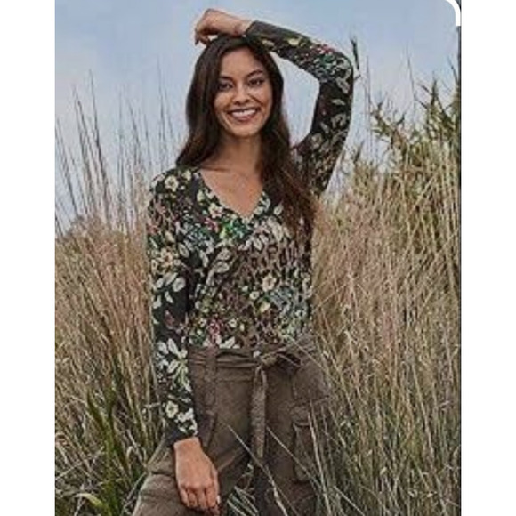 Johnny Was Ash Bird V-Neck Leopard Print Swing Tee - Size Small - NWOT - Picture 3 of 10